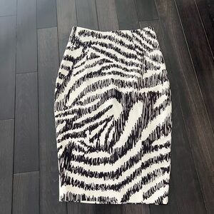 H&M Black and White Graphic Pencil Skirt